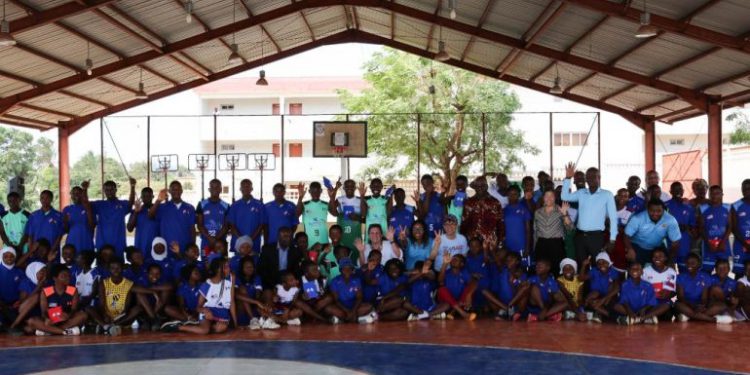 Estados Unidos financiam desporto comunitário em Pemba