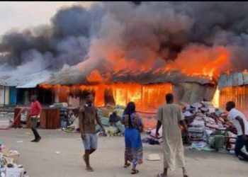 Mercado Central de Quelimane reduzido à cinza