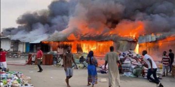 Mercado Central de Quelimane reduzido à cinza