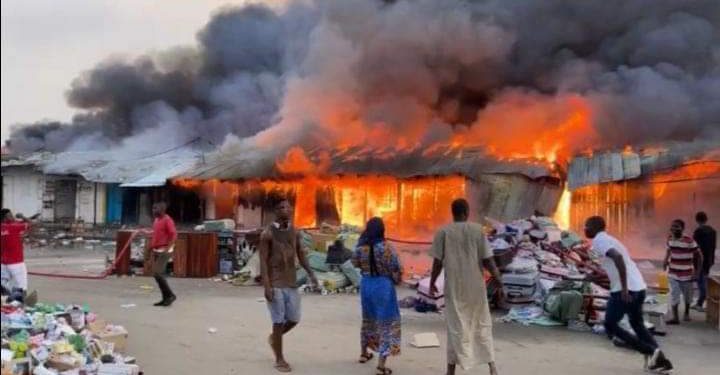 Mercado Central de Quelimane reduzido à cinza