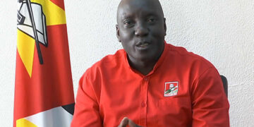 Caifadine Manasse arrasta mais três camaradas à barra da justiça