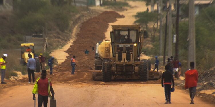 Residentes de KaTembe exigem conclusão da estrada Rotunda-Incassane