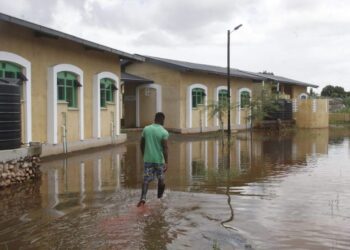 Direcção de Saúde ordena encerramento de unidades sanitárias na Matola devido a inundações