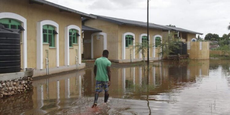 Direcção de Saúde ordena encerramento de unidades sanitárias na Matola devido a inundações