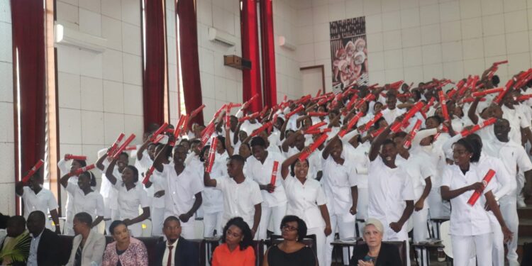 𝗚𝗿𝗮𝗱𝘂𝗮𝗱𝗼𝘀 𝟭𝟮𝟬 𝗧é𝗰𝗻𝗶𝗰𝗼𝘀 𝗱𝗲 𝗦𝗮ú𝗱𝗲 𝗱𝗼 𝗜𝗻𝘀𝘁𝗶𝘁𝘂𝘁𝗼 𝗱𝗲 𝗖𝗶ê𝗻𝗰𝗶𝗮𝘀 𝗱𝗲 𝗦𝗮ú𝗱𝗲 𝗱𝗲 𝗠𝗮𝗽𝘂𝘁𝗼