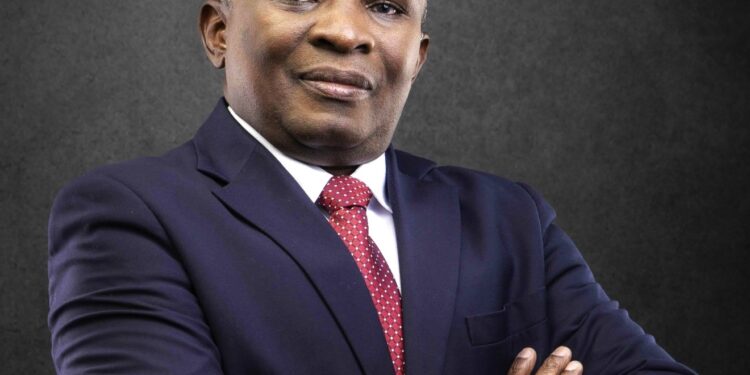 Victor Gomes sucede a Luísa Diogo na presidência do Absa Bank Moçambique