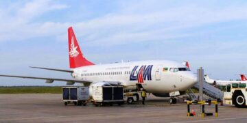 LAM recarrega bateria de aeronave com passageiros a bordo