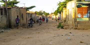 Moradores de Ngondloza em Matola clamam por soluções para falta de energia e estradas