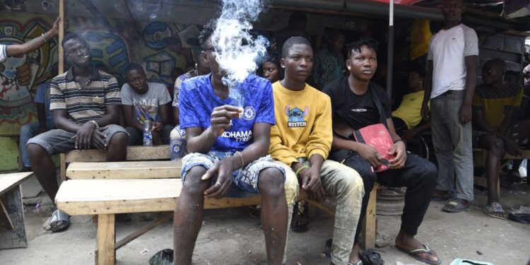 Jovens e o Labirinto das Drogas: Por que a geração actual está mais vulnerável?