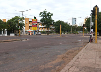 Protestos começam com manifestações silenciosas e cortes no acesso à internet