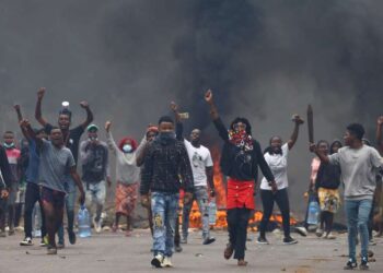 Três pessoas morreram e 66 ficaram feridas nas manifestações desta quinta-feira