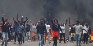 Três pessoas morreram e 66 ficaram feridas nas manifestações desta quinta-feira