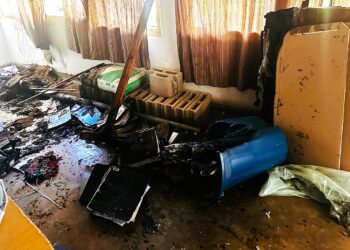 Manifestantes em Maputo incendeiam duas escolas em KaMubukwana