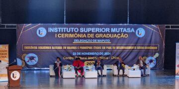 ISMU Forma 218 Graduados em Cerimônia Prestigiada por Altas Autoridades