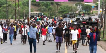 Fronteira de Ressano Garcia funciona de forma condicionada