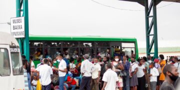 Transporte público em Maputo vira terreno fértil para abusos ao entardecer