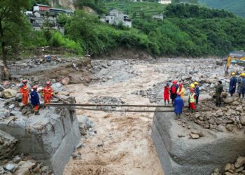 Inundações devastam Rongjiang e fazem seis mortos na província de Guizhou na China
