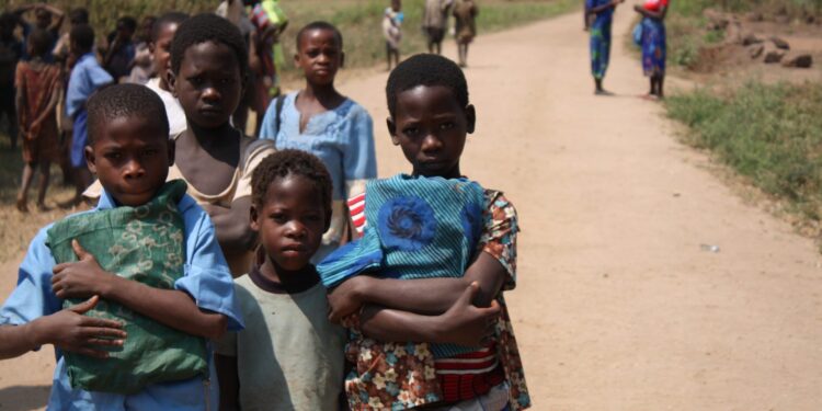 Três em cada quatro crianças moçambicanas vivem na pobreza, revela relatório da UNICEF