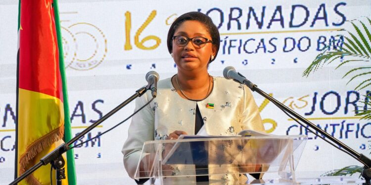 Ministra das Finanças defende abordagem gradual para evitar riscos de instabilidade económica