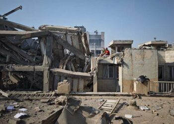 Israel intensifica ataques contra alvos estratégicos no Irão