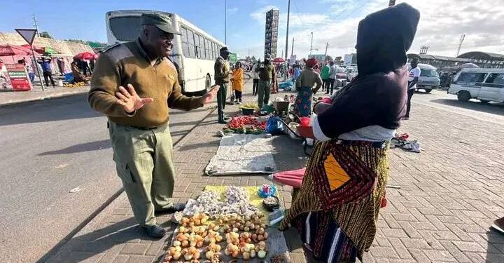 VENDA AO LONGO DA FAIXA DE RODAGEM E PASSEIOS