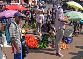 Conselho Municipal remove vendedores informais da Praça dos Combatentes em Maputo