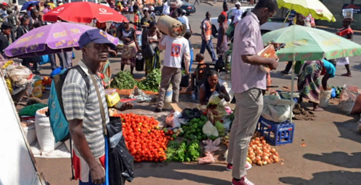 Conselho Municipal remove vendedores informais da Praça dos Combatentes em Maputo