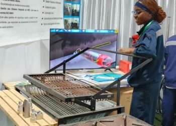 Instituto Industrial e Comercial de Nampula recebe prémio de melhor expositor na FENA