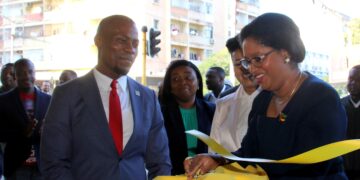 Governo aposta na proximidade entre banca e mercado informal para impulsionar empreendedorismo local