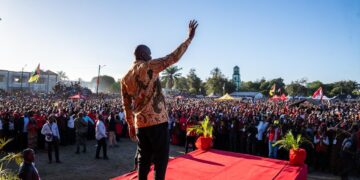 Presidente Chapo reafirma compromisso com desenvolvimento do povo moçambicano em comício na Beira