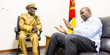 Presidente Chapo discute sobre diálogo inclusivo e coesão social com pai do Afonso Dlakama régulo Mangunde em Sofala