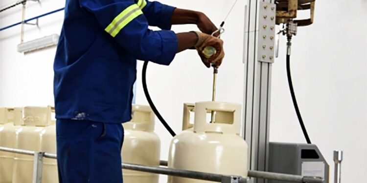 Governo garante arranque da produção de gás de cozinha em 2026