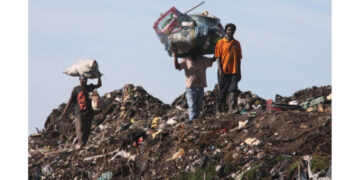 Fome ameaça catadores após bloqueio da lixeira de Hulene