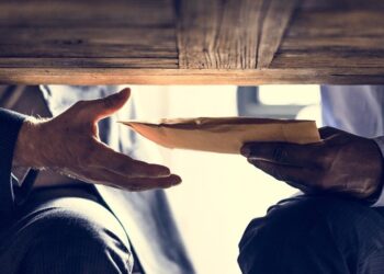 Cerca de 34 funcionários públicos sob investigação por corrupção na província de Maputo