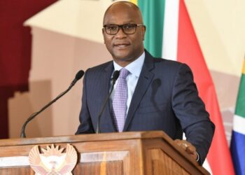 Embaixador da África do Sul em França encontrado morto junto a hotel em Paris