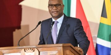 Embaixador da África do Sul em França encontrado morto junto a hotel em Paris