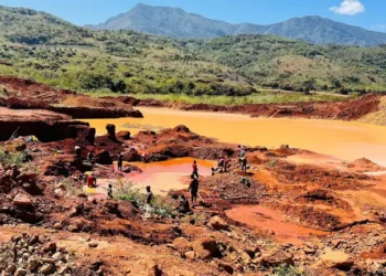 Mineração artesanal em Manica: Secretário de Estado apela à sustentabilidade e responsabilidade juvenil