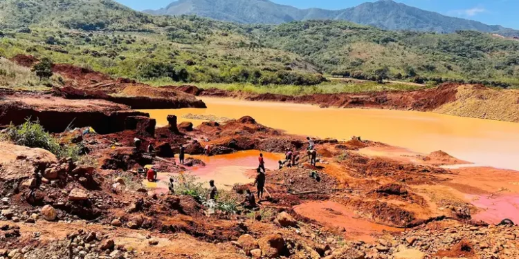 Mineração artesanal em Manica: Secretário de Estado apela à sustentabilidade e responsabilidade juvenil