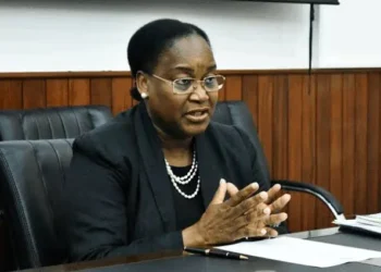 Conselho Constitucional reforça autoridade presidencial em meio a disputa partidária