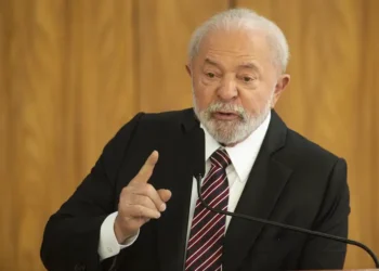 Lula Denuncia “Chantagem Tarifária” dos EUA em Cimeira Virtual dos BRICS