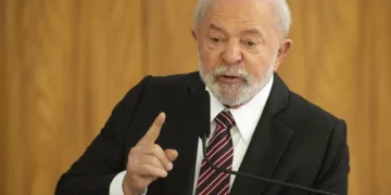 Lula Denuncia “Chantagem Tarifária” dos EUA em Cimeira Virtual dos BRICS