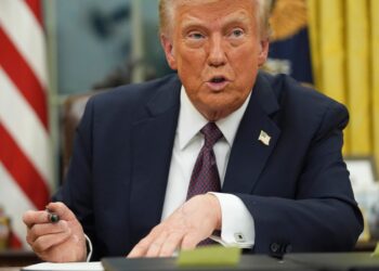 Trump autoriza CIA a operar na Venezuela e aumenta tensão com Caracas