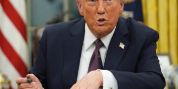 Trump autoriza CIA a operar na Venezuela e aumenta tensão com Caracas