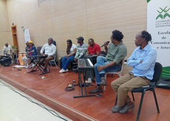 Masterclass celebra 30 anos da banda Kapa Dêsch na Escola de Comunicação e Artes da UEM