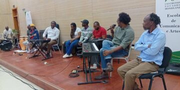 Masterclass celebra 30 anos da banda Kapa Dêsch na Escola de Comunicação e Artes da UEM