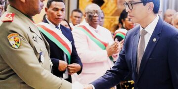 Presidente de Madagáscar nomeia o militar Ruphin Zafisambo como primeiro-ministro