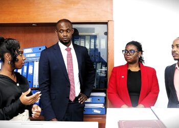 FMI satisfeito com a modernização na Bolsa de Valores de Moçambique durante visita institucional