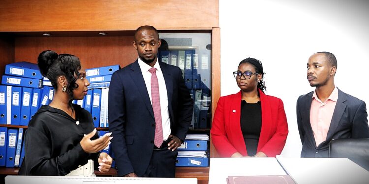 FMI satisfeito com a modernização na Bolsa de Valores de Moçambique durante visita institucional