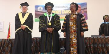 Chiquinho Conde distinguido com título de Doutor Honoris Causa em Ciências de Desporto