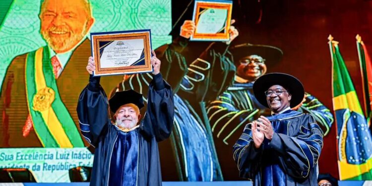 Universidade Pedagógica de Maputo distingue Lula da Silva com título Honoris Causa
